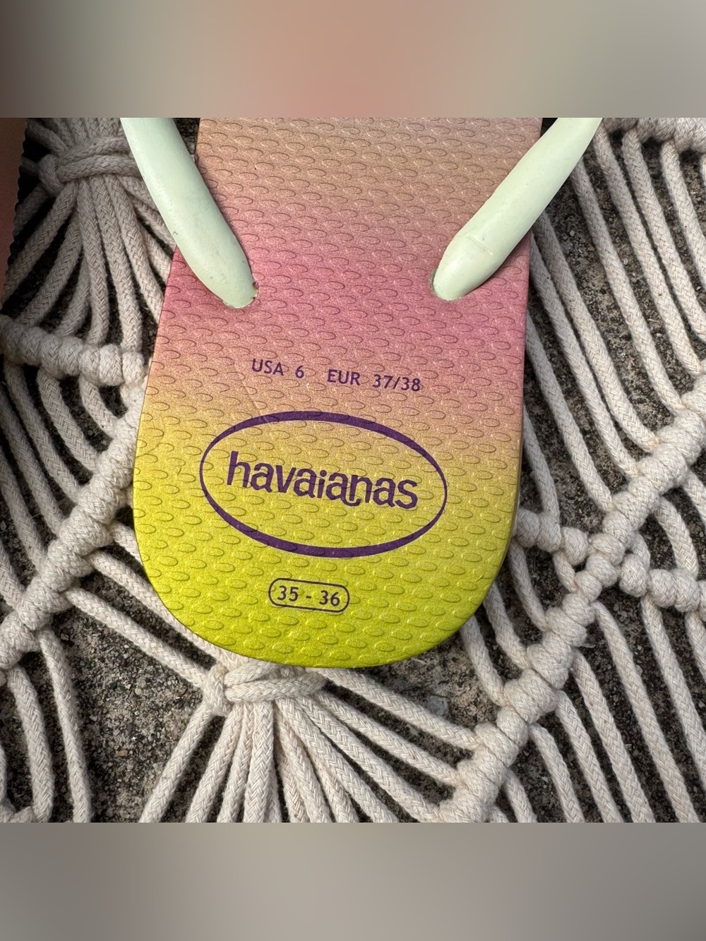 NWT Havaianas Rainbow Flip Flops Women’s Size 6 - Picture 4 of 5